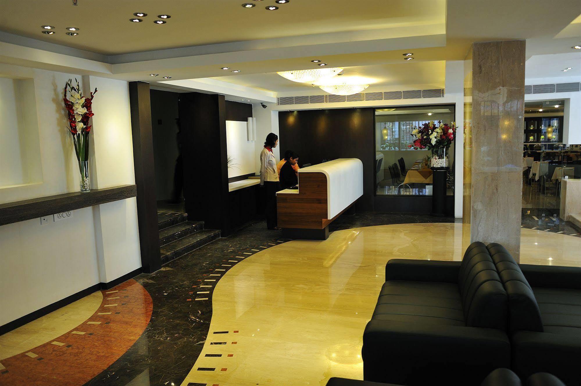 Hotel Niharika Calcutta Exteriör bild